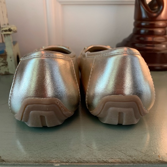 Michael Kors - GIRLS gold ballet slipper. Very good used  size 11 - Picture 3 of 5